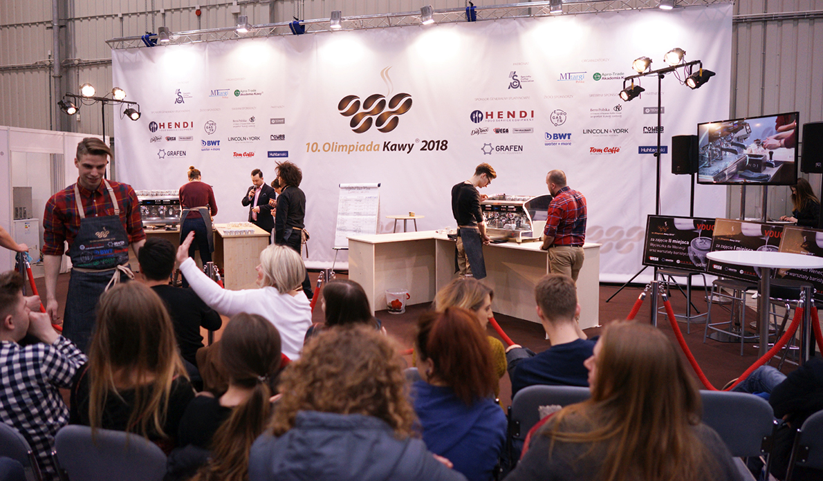 Zawody cieszyły się dużą popularnością. Czyżby widzowie liczyli na konkursowe espresso? :)