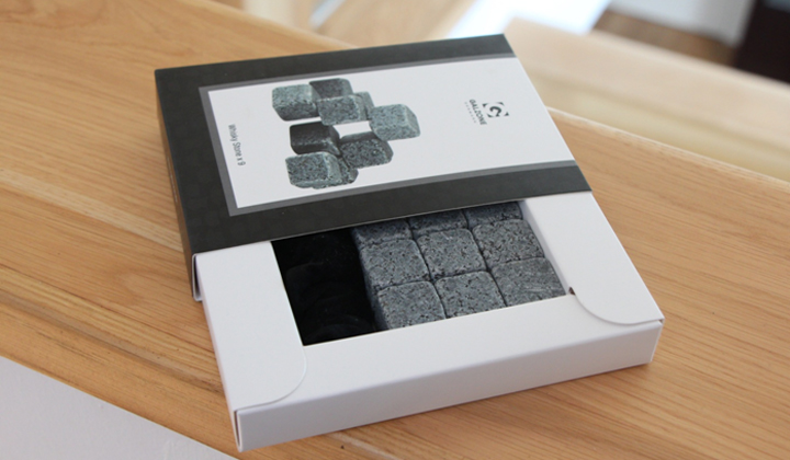 Sposób na szybkie chłodzenie kawy bez rozcieńczania smaku lodem