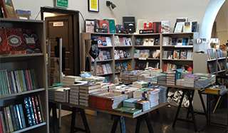 Po książkę i na kawę &ndash; odwiedzamy DeRevolutionibusCafe and Bookstore
