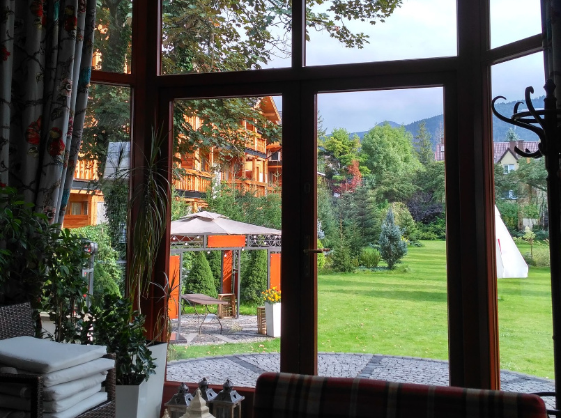 Kawiarna z niesamowitym widokiem na g&oacute;ry w Zakopanem