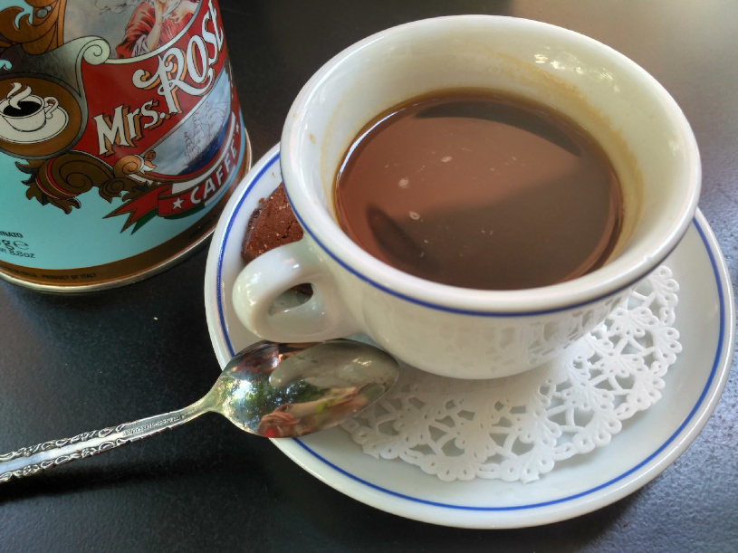 Kawa w ciąży - czy kofeina może zaszkodzić dziecku i mamie?