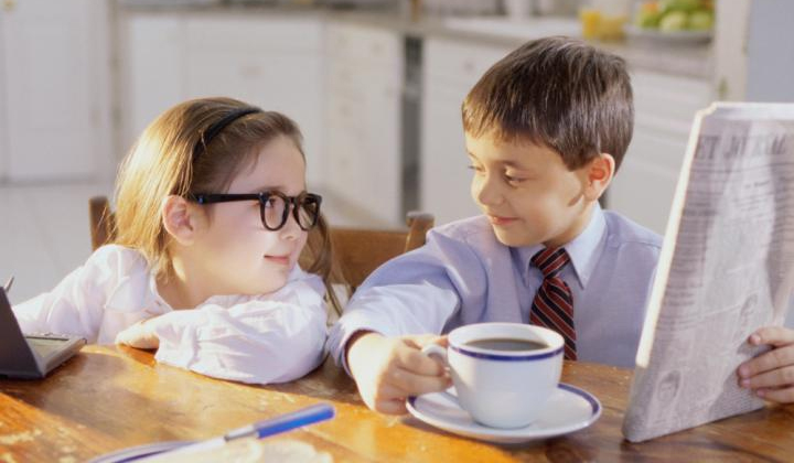 Picie kawy przez dziecko