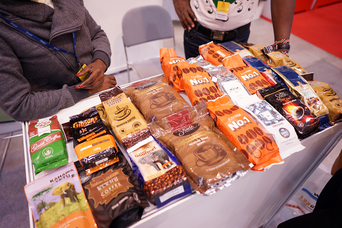 Kawa z Kenii. Moje ulubione stoisko, na którym poznałam przedstawicieli kenijskiego rządu, który ze swoimi kawami pragnie wejść na nasz polski rynek. Póki co, wszystkie kenijskie kawy pochodzą z niemieckich firm.