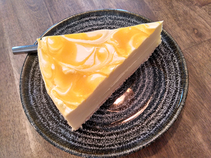 Fot. 7. Rozpływający się w ustach sernik na zimno z mango