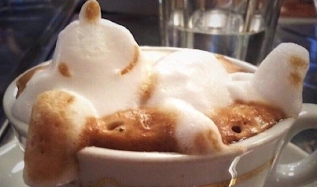 Artykuł o nowym trendzie w dekoracji kawy - 3D Latte Art.