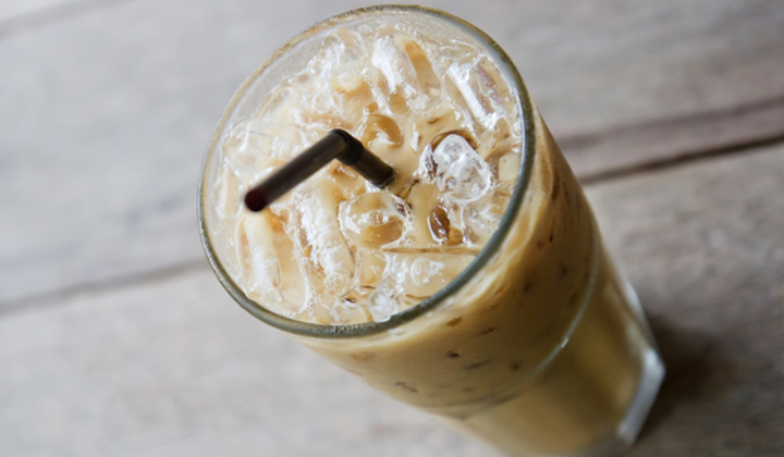 Dobra na zimno i na ciepło, czyli kawa ze skondensowanym mlekiem