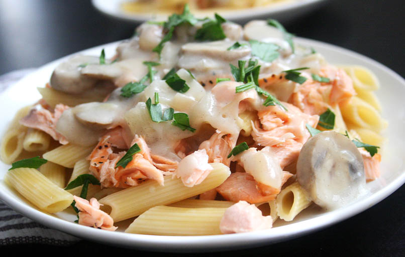 Łosoś w kawowym sosie z makaronem