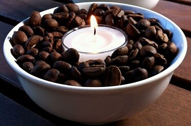 Kawa we wnętrzach &ndash; nastrojowo&hellip; świece i świeczniki