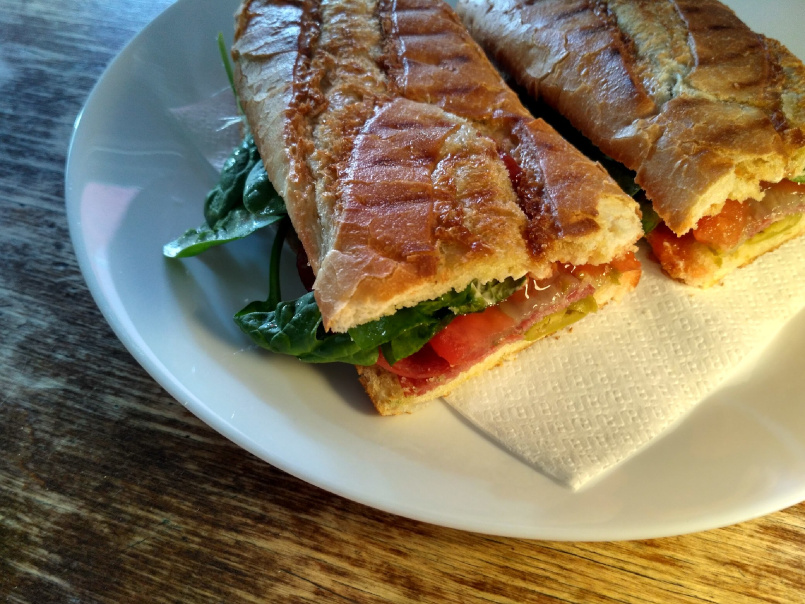 &bdquo;Pochwała niekonsekwencji&rdquo; - sąsiedzka kawiarnia na Ochocie