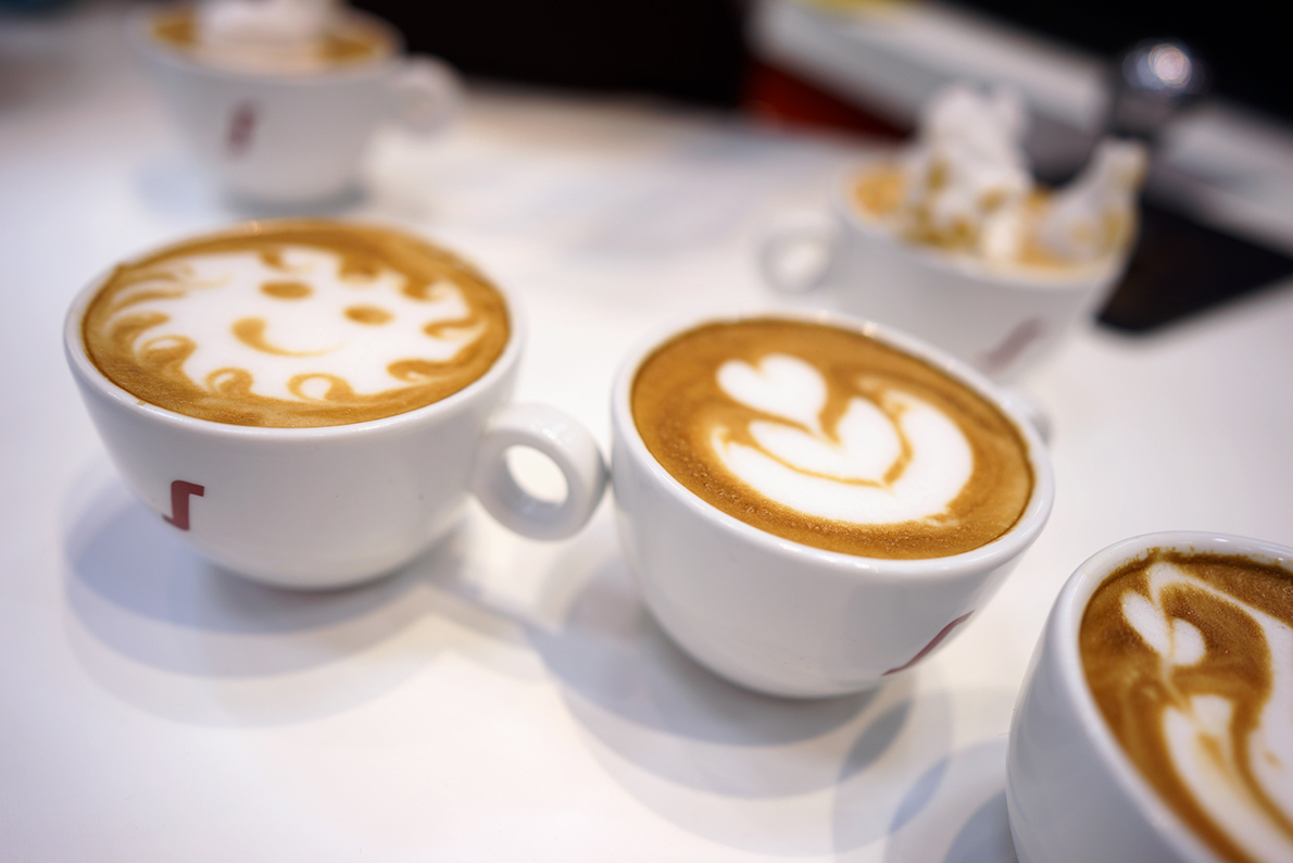 Barista na stoisku Segafredo zaprezentował nam również pokaz Latte Art.