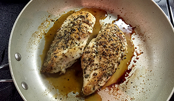 Kurczak w panierce z kawowym sosem