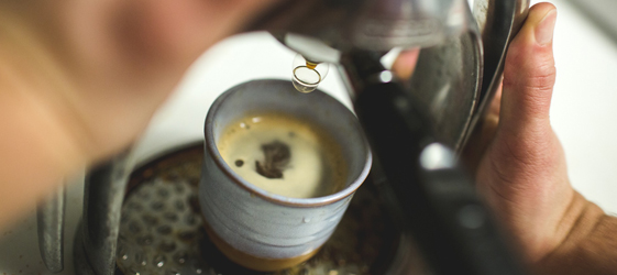 Historia parzenia kawy za pomocą różnych urządzeń sięga wielu lat wstecz