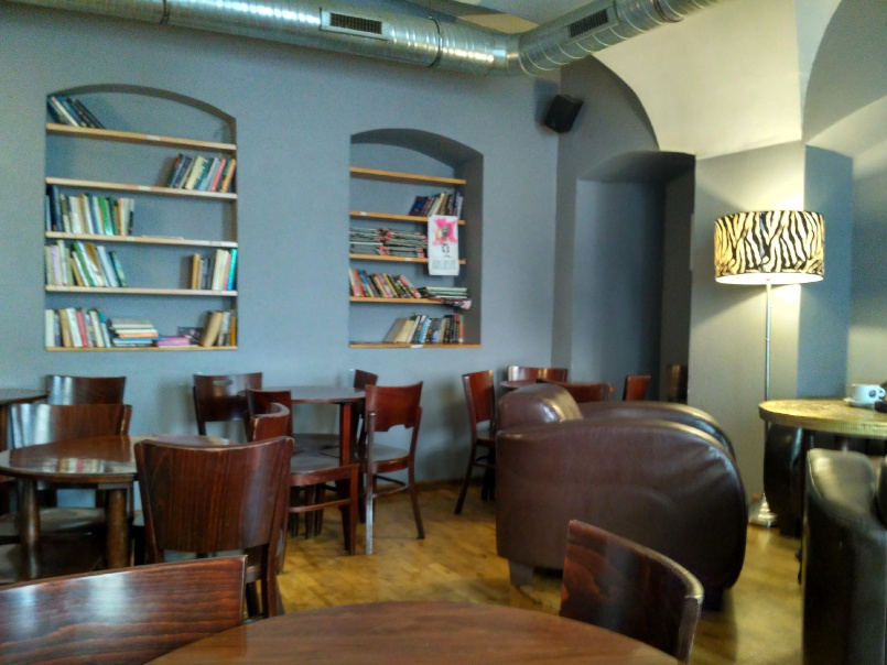 Pierwszy Lokal na Stolarskiej w Krakowie to kawiarnia z klimatem