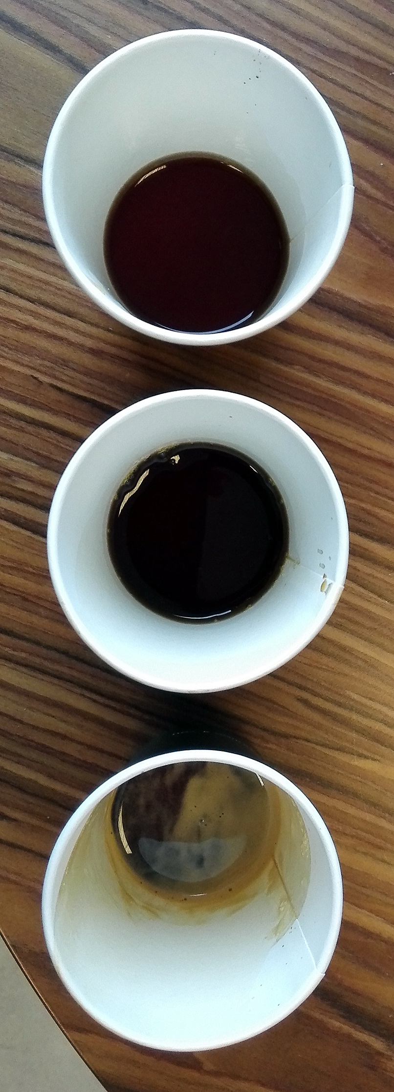 Te same kawy już zaparzone - gotowe do degustacji.