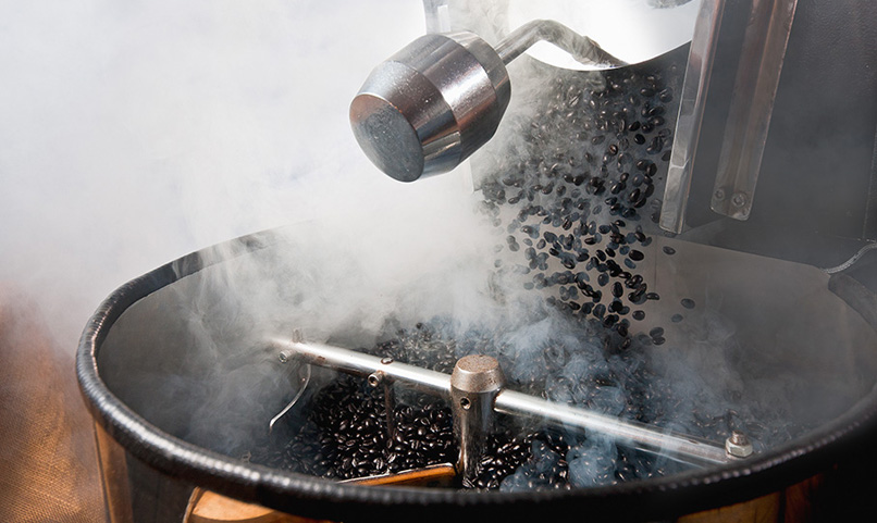 Palenie kawy wydobywa ponad tysiąc aromat&oacute;w z ziaren
