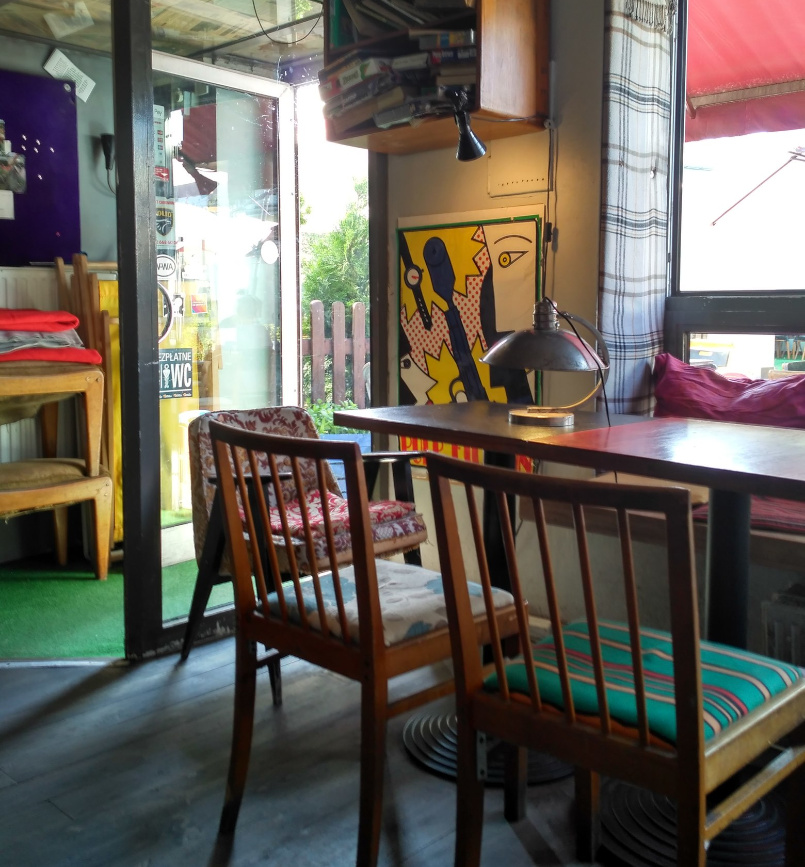 &bdquo;Pochwała niekonsekwencji&rdquo; - sąsiedzka kawiarnia na Ochocie